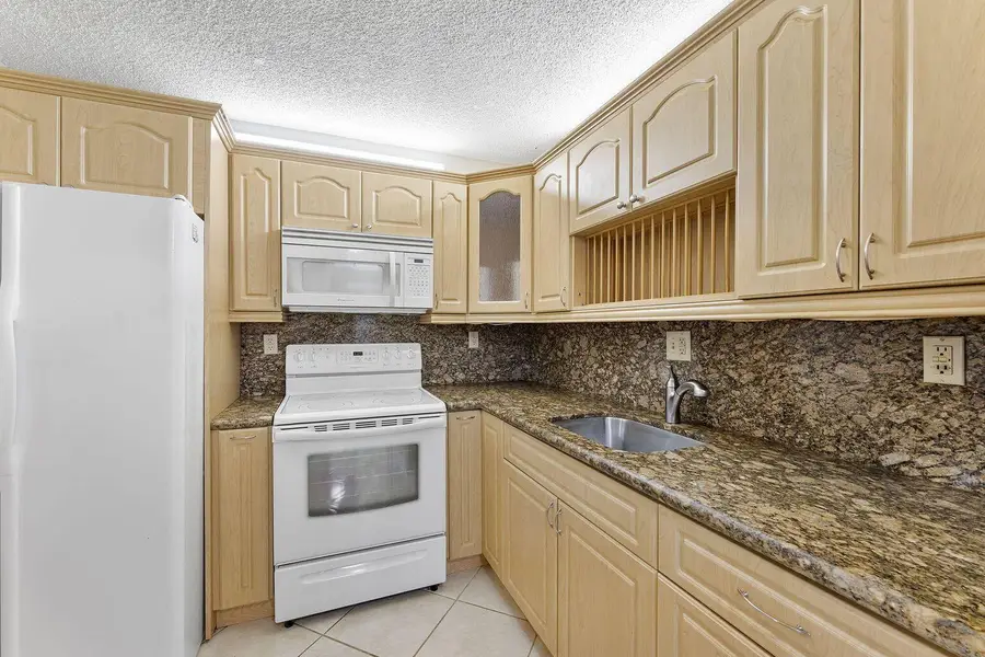 9440 SW 8th Street #318, Boca Raton, FL 33428 - Image #2