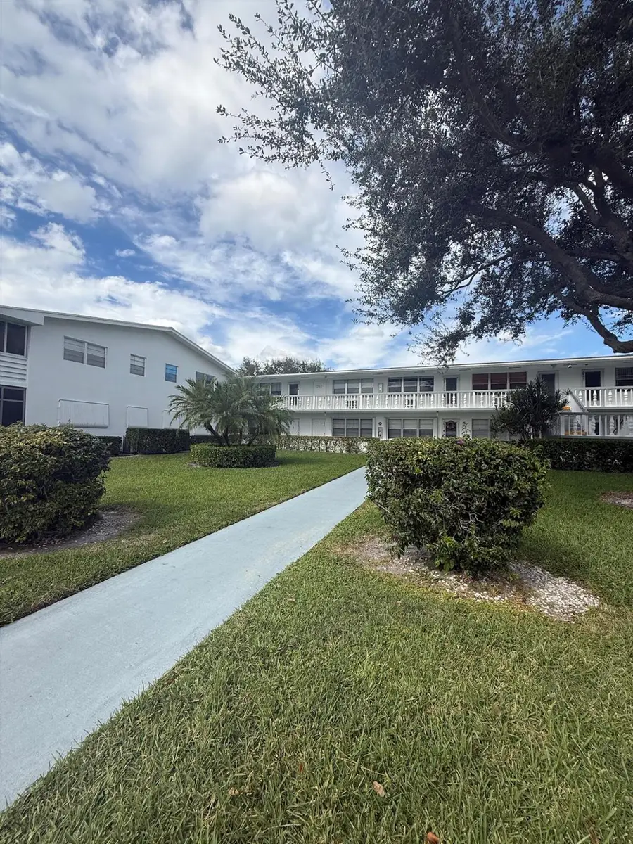 268 Windsor L, West Palm Beach, FL 33417 - Image #3
