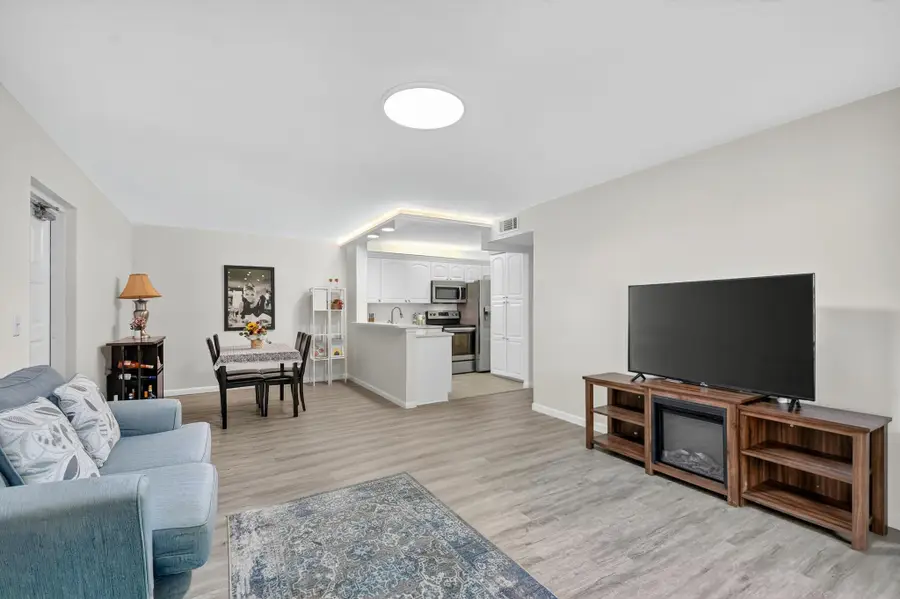 1009 Green Pine Boulevard #F1, West Palm Beach, FL 33409 - Image #3