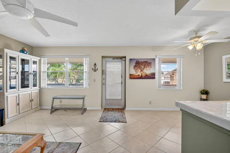 317 Windsor N, West Palm Beach, FL 33417 - Image #2