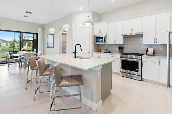 579 SE Villandry Way, Port St Lucie, FL 34984