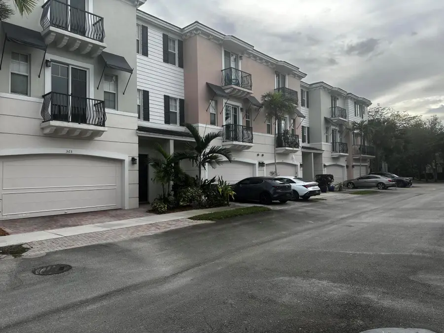 565 NW 35th Lane, Boca Raton, FL 33431 - Image #3