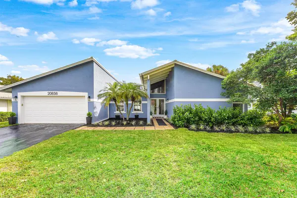 20858 Sonrisa Way, Boca Raton, FL 33433