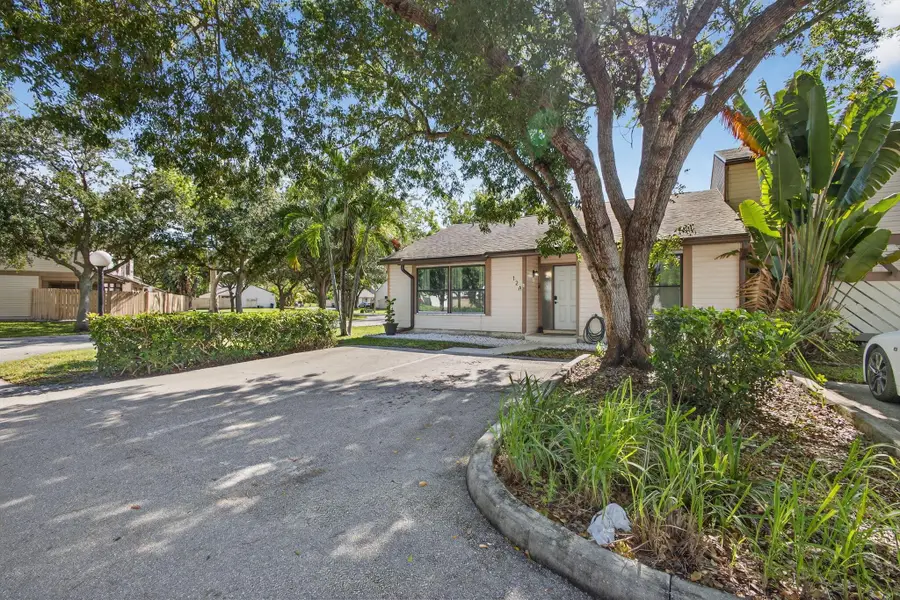 126 Sherwood Circle #12a, Jupiter, FL 33458 - Image #2