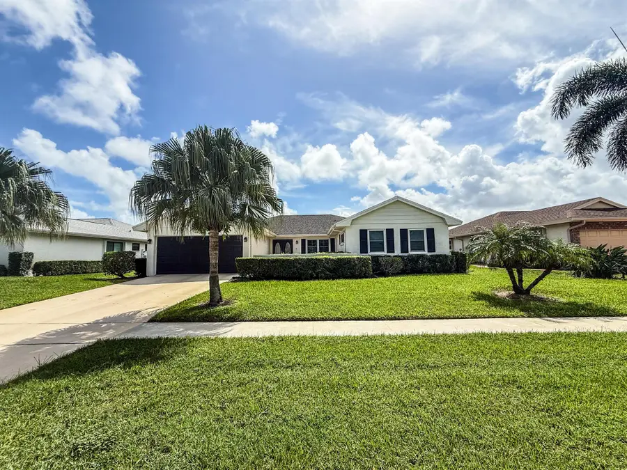 10684 Greentrail Drive S, Boynton Beach, FL 33436 - Image #2