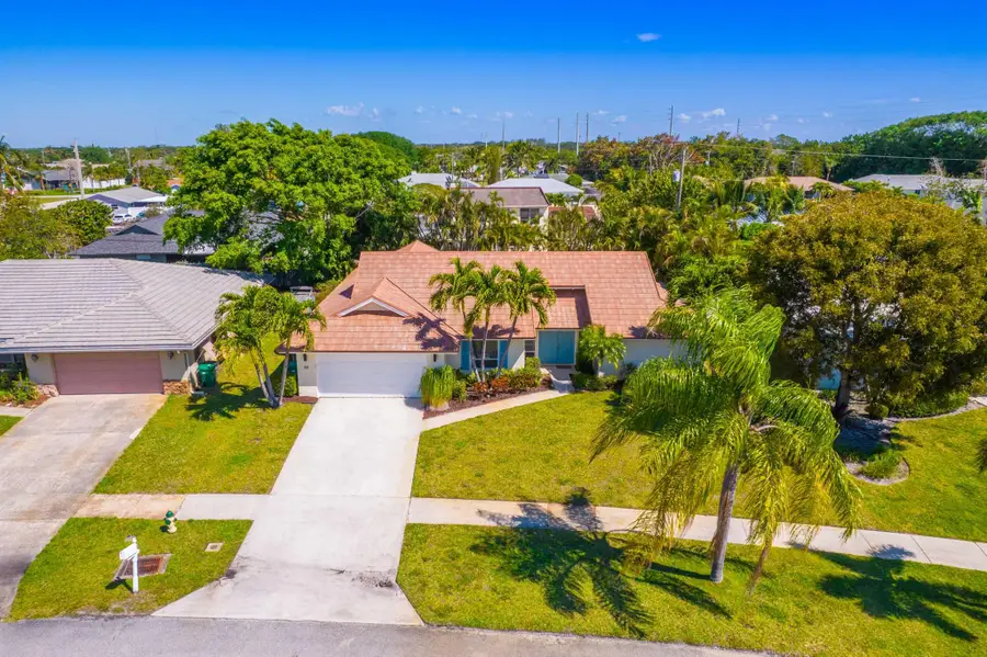 88 Pinehill Trail E, Tequesta, FL 33469 - Image #2