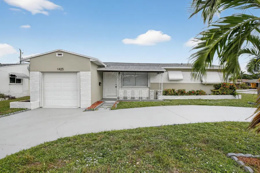 1425 S 24th Court, Hollywood, FL 33020 - Image #2