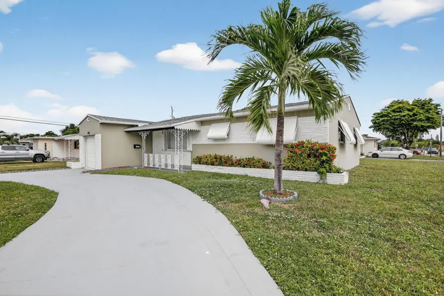 1425 S 24th Court, Hollywood, FL 33020 - Image #3
