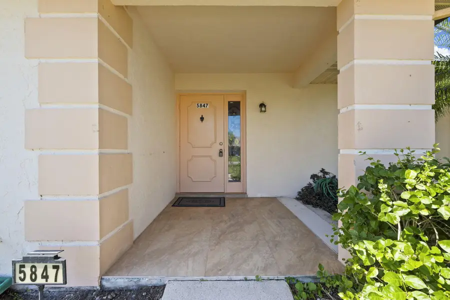 5847 Moss Court #2, Fort Pierce, FL 34982 - Image #3