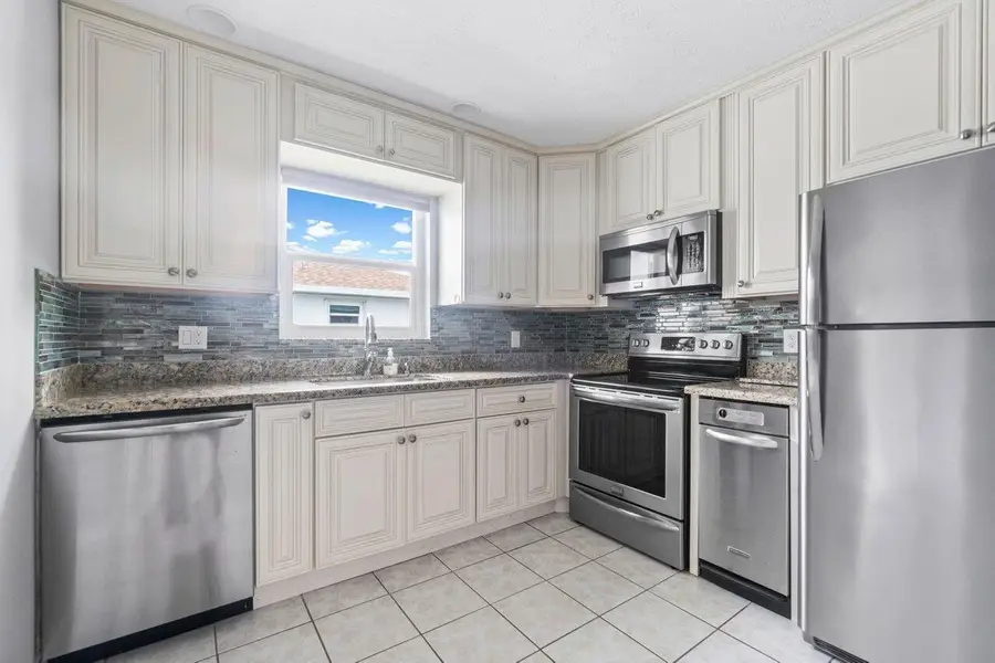 1205 S Lakes End Drive #D2, Fort Pierce, FL 34982 - Image #3