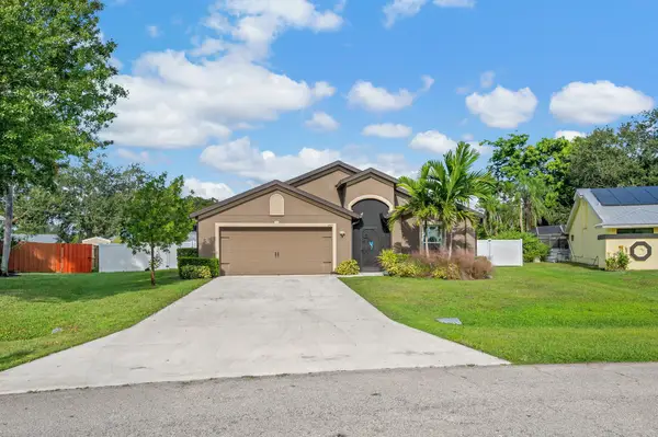 2425 SE Melon Court, Port St Lucie, FL 34952