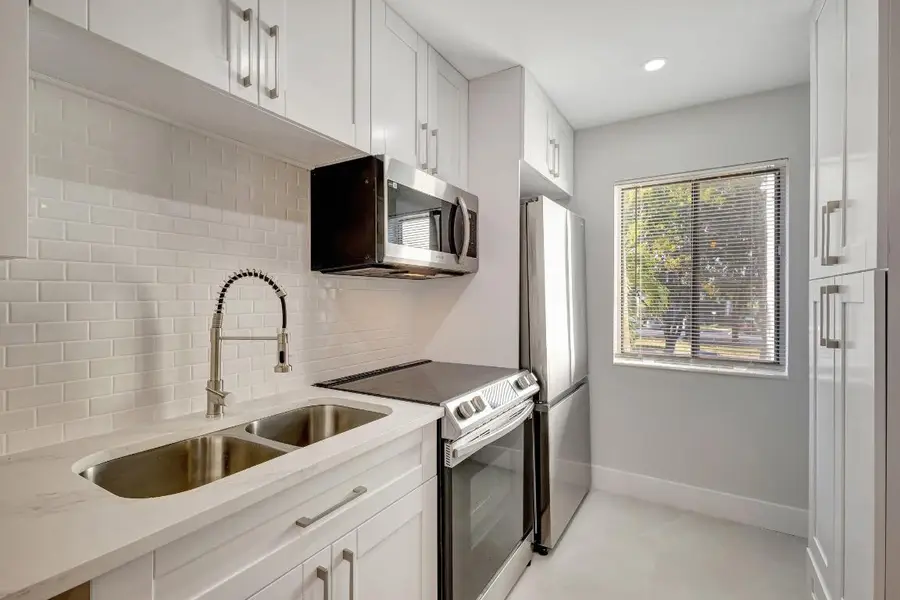 4090 Tivoli Court #208, Lake Worth, FL 33467 - Image #3