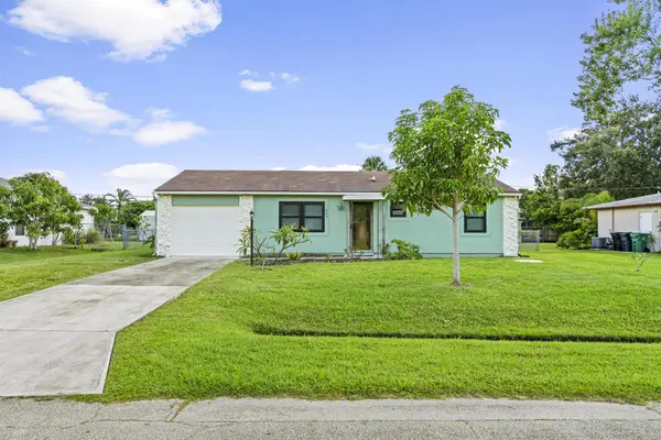 849 SE Celtic Avenue, Port St Lucie, FL 34983