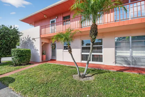 7 Golfs Edge #D, West Palm Beach, FL 33417