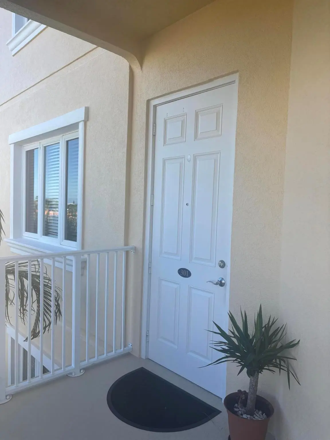 7 Harbour Isle Drive E #301, Fort Pierce, FL 34949 - Image #1