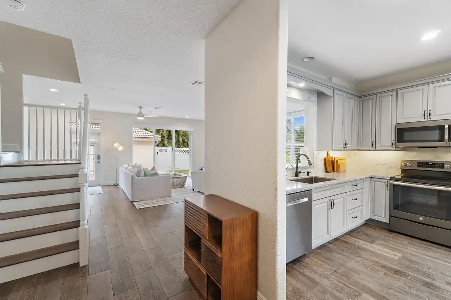 8041 Murano Circle, Palm Beach Gardens, FL 33418 - Image #2