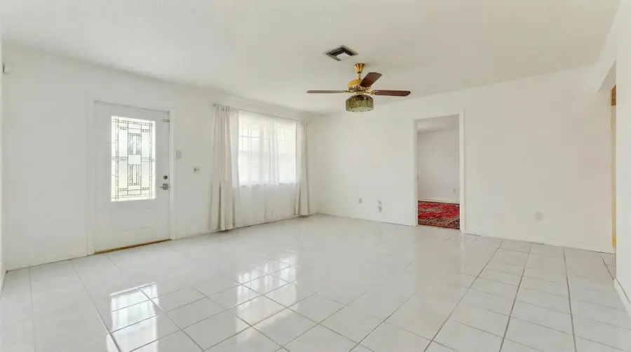 428 Alemeda Drive, Palm Springs, FL 33461 - Image #2