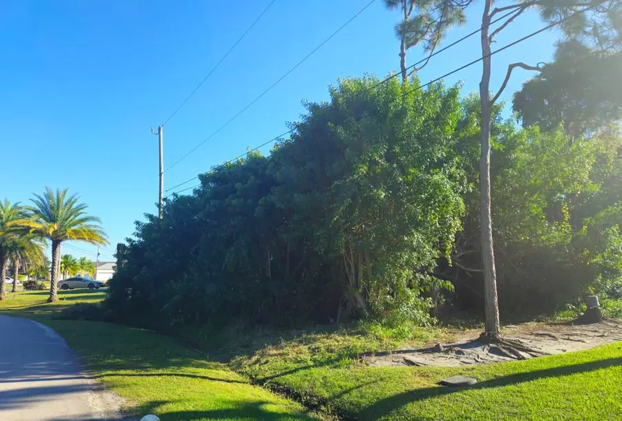 5550 NW Lundy Circle S, Port Saint Lucie, FL 34986 - Image #3