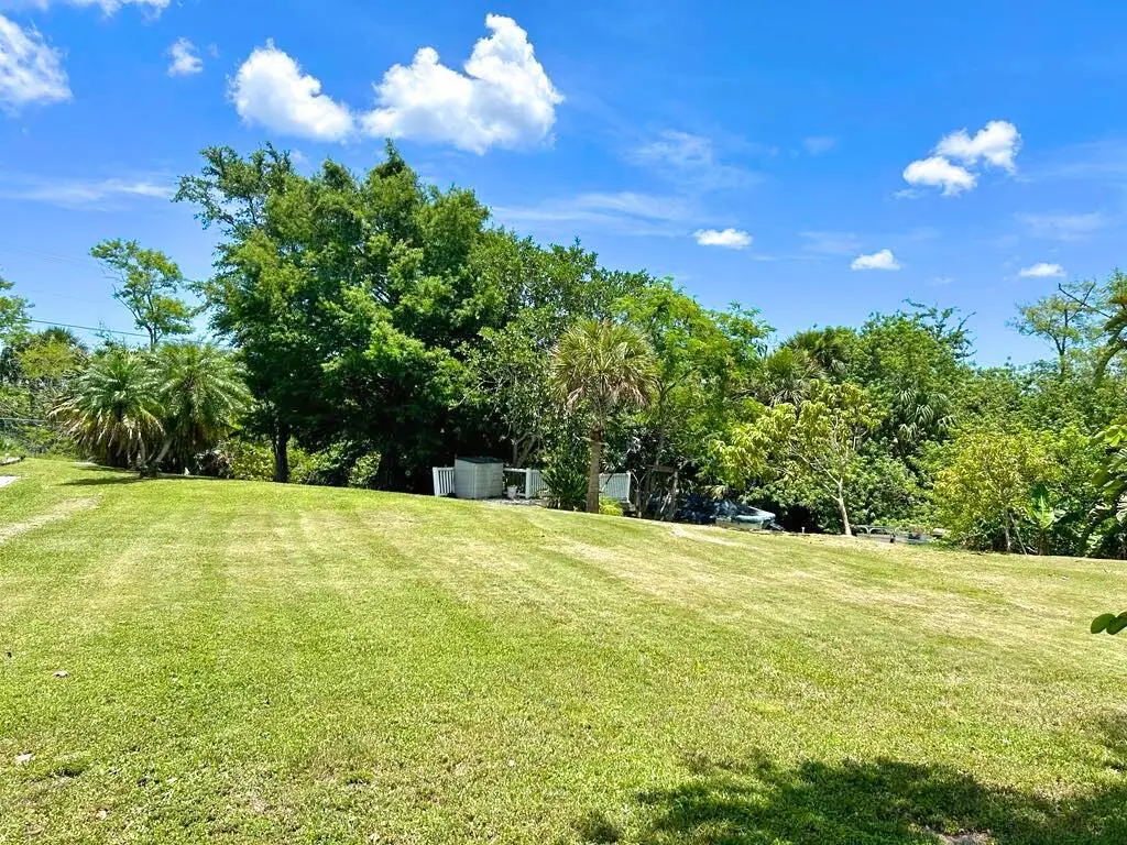 823 Yacht Club Way Nw, Moore Haven, FL 33471 - Image #1