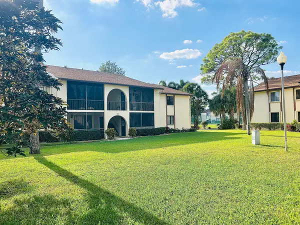 301 Knotty Pine Circle #B-1, Greenacres, FL 33463