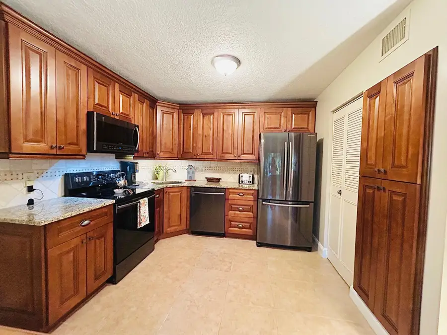 301 Knotty Pine Circle #B-1, Greenacres, FL 33463 - Image #2