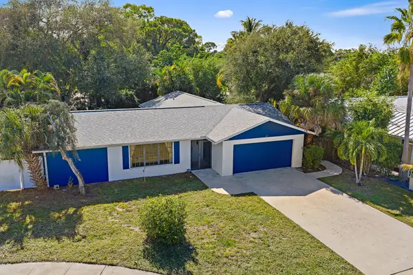 404 Highwood Circle, Jupiter, FL 33458
