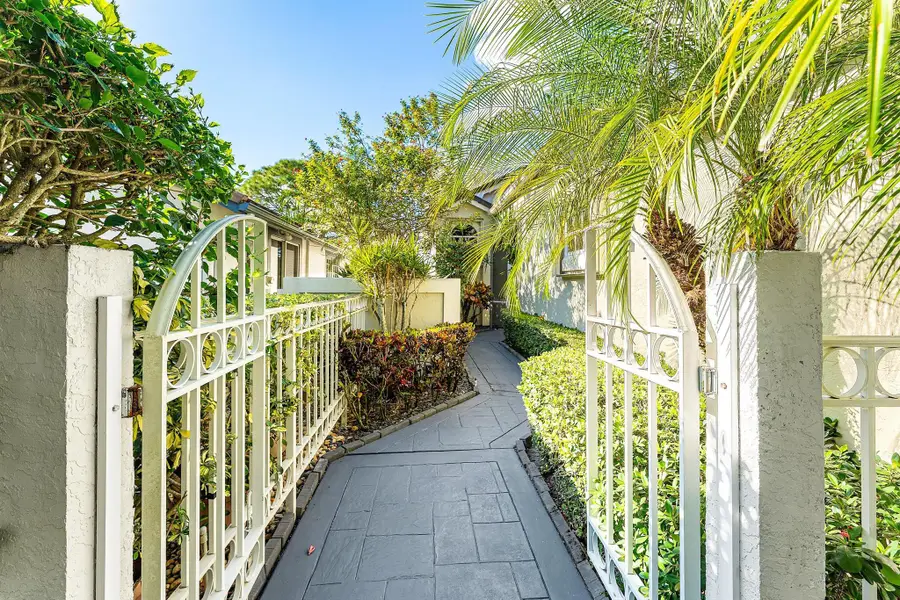 6861 Briarlake Circle, Palm Beach Gardens, FL 33418 - Image #3