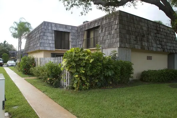 2464 Waterside Drive, Lake Worth, FL 33461