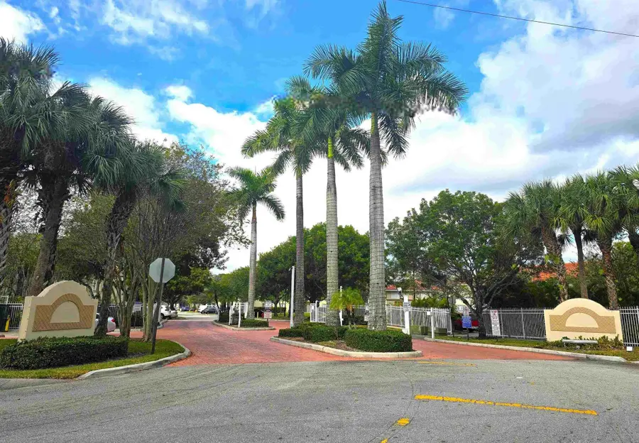 1157 Golden Lakes Boulevard #611, West Palm Beach, FL 33411 - Image #2