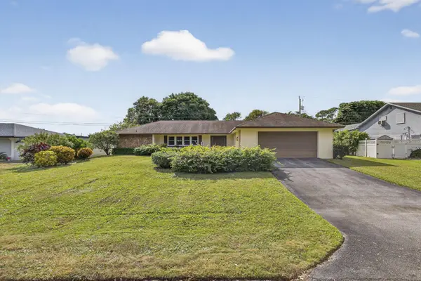 19 E Arch Drive, Lake Worth, FL 33467