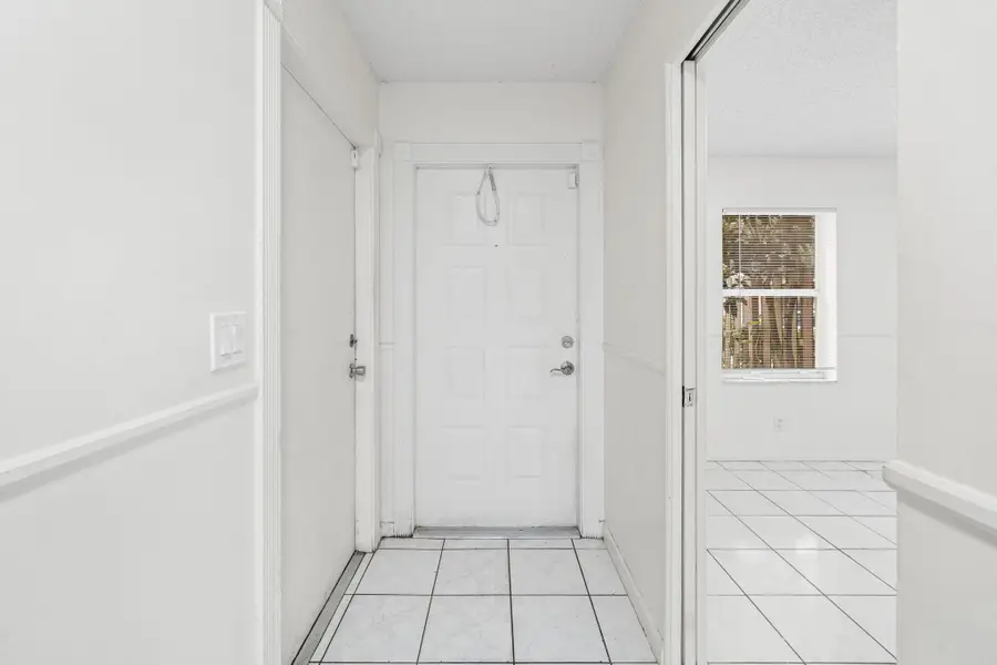 5072 Pine Abbey Drive S, West Palm Beach, FL 33415 - Image #3