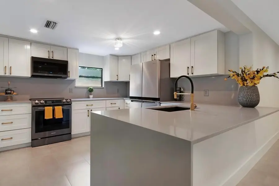 537 NE 14th Court, Fort Lauderdale, FL 33304 - Image #3