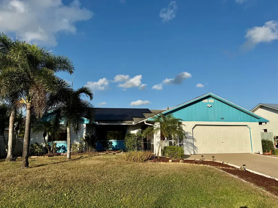 933 SE Streamlet Avenue, Port Saint Lucie, FL 34983 - Image #2