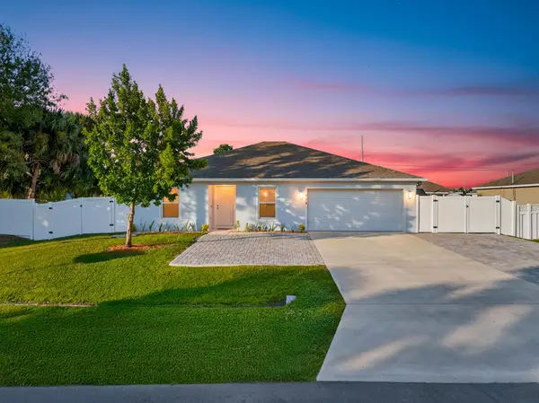 949 SW Fisherman Avenue, Port St Lucie, FL 34953