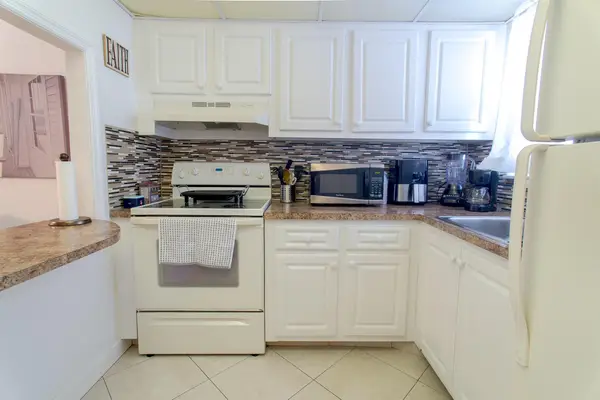 3091 E Sun Sunrise Lakes Drive E #207, Sunrise, FL 33322