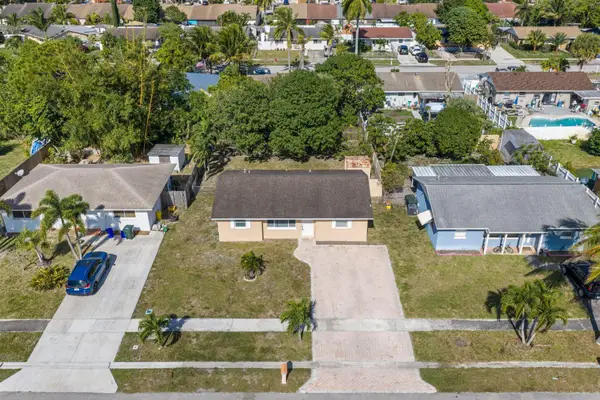 5613 S 36th Street, Greenacres, FL 33463