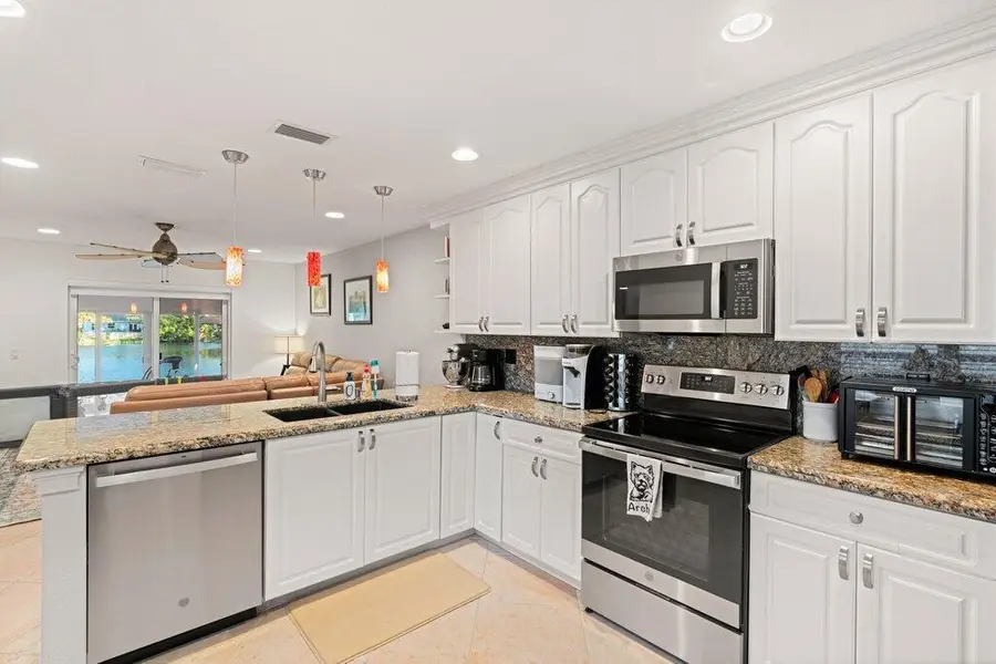 288 NW 39th Way, Deerfield Beach, FL 33442 - Image #2