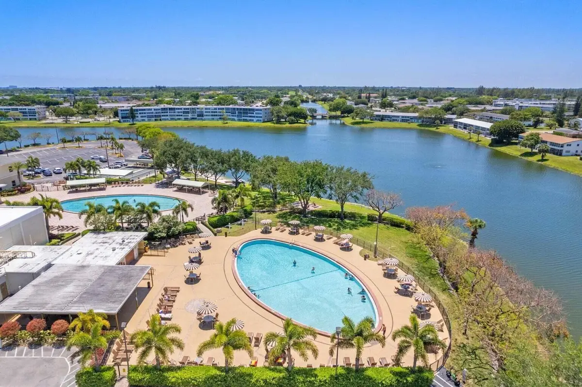 118 Sheffield E, West Palm Beach, FL 33417 - Image #1