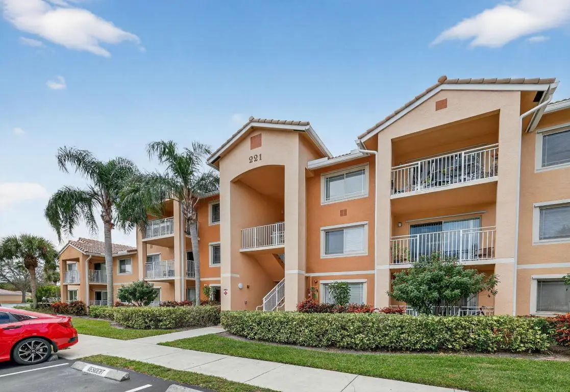221 SW Palm Drive #104, Port Saint Lucie, FL 34986 - Image #1