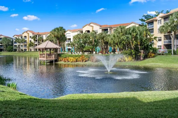 600 Uno Lago Drive #104, Juno Beach, FL 33408