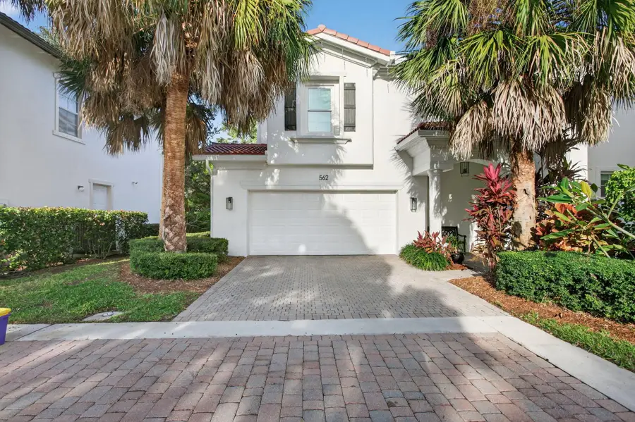 562 Tomahawk Court, Palm Beach Gardens, FL 33410 - Image #3