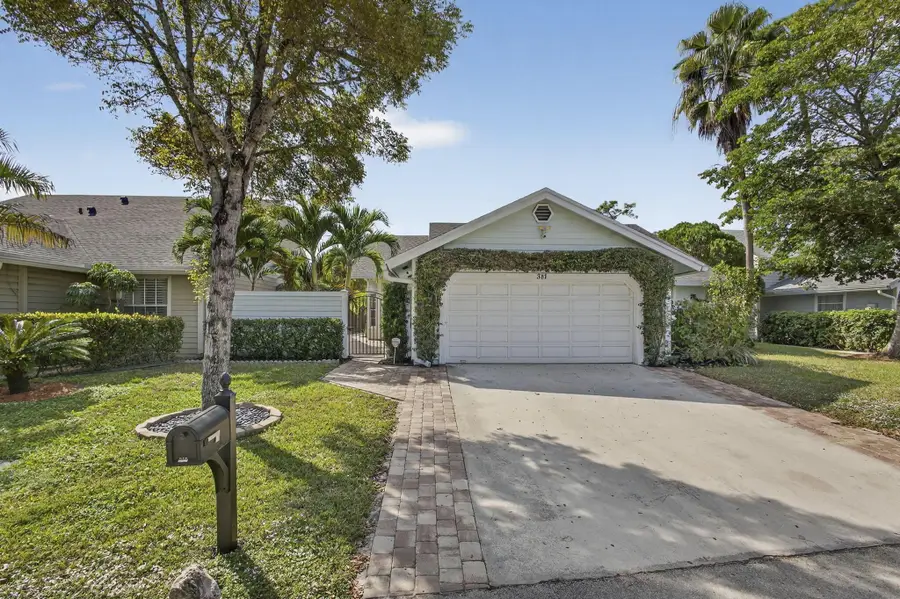 381 Park Forest Way, Wellington, FL 33414 - Image #2