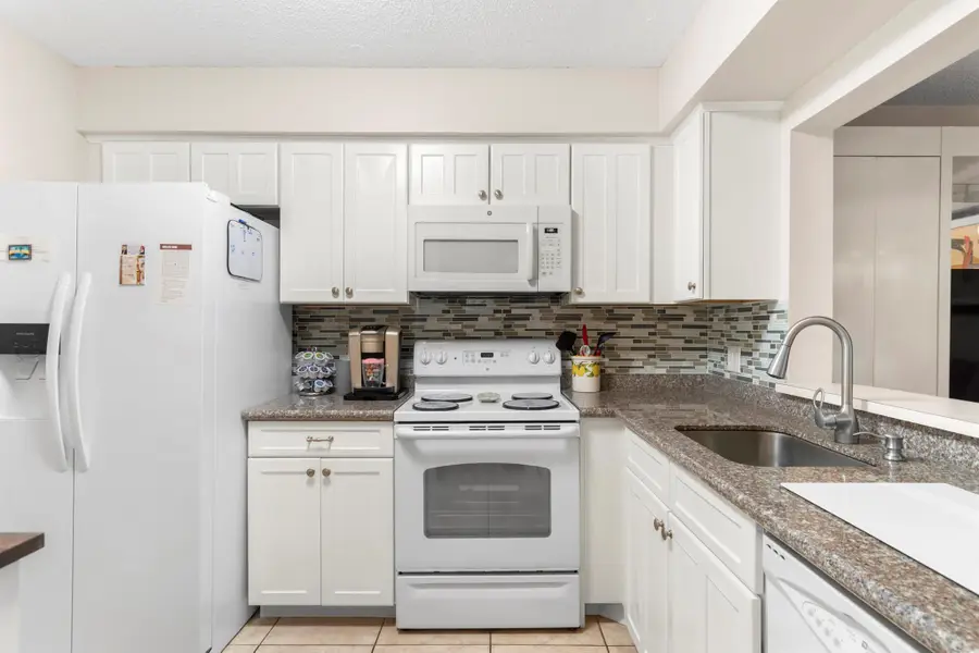 3178 Via Poinciana #102, Lake Worth, FL 33467 - Image #2