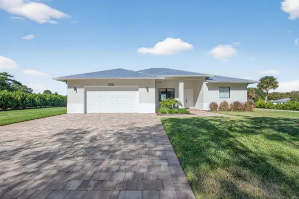 8249 SE Dharlys Street, Hobe Sound, FL 33455