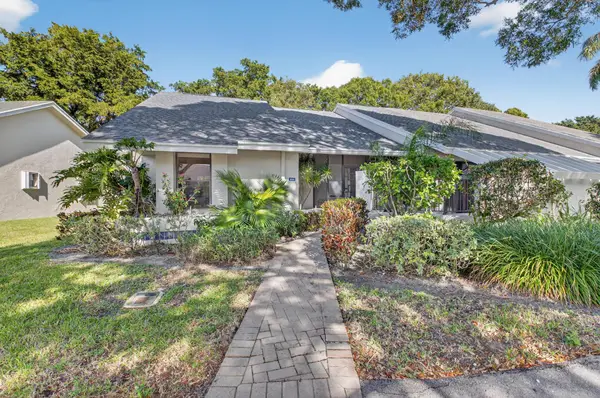 10911 Lake Front Place, Boca Raton, FL 33498