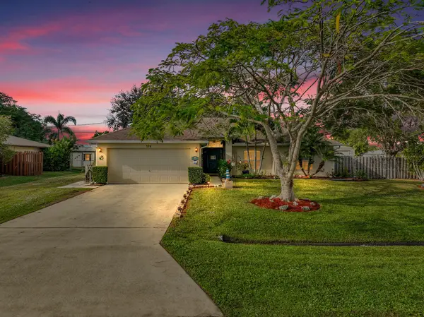 579 SE Marydale Terrace, Port St Lucie, FL 34983