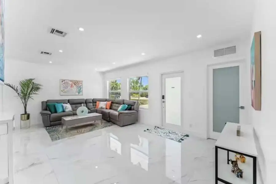 1713 NE Ne 7th Terrace Ne, Fort Lauderdale, FL 33305 - Image #2