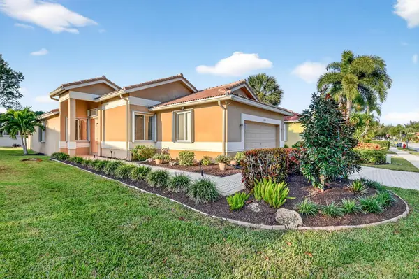 8099 Bellafiore Way, Boynton Beach, FL 33472