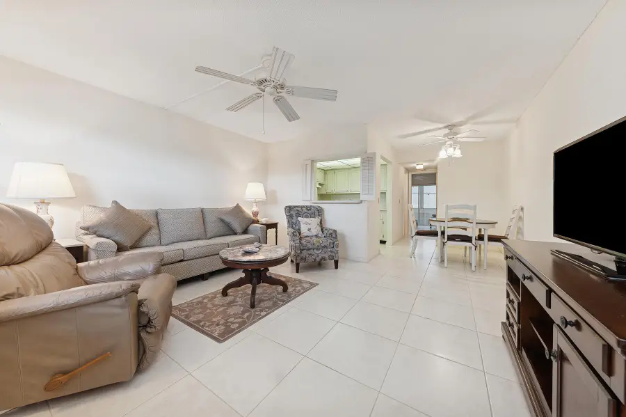 116 Windsor F, West Palm Beach, FL 33417 - Image #2