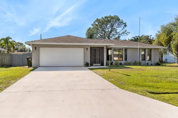 814 SE Starflower Avenue, Port St Lucie, FL 34983